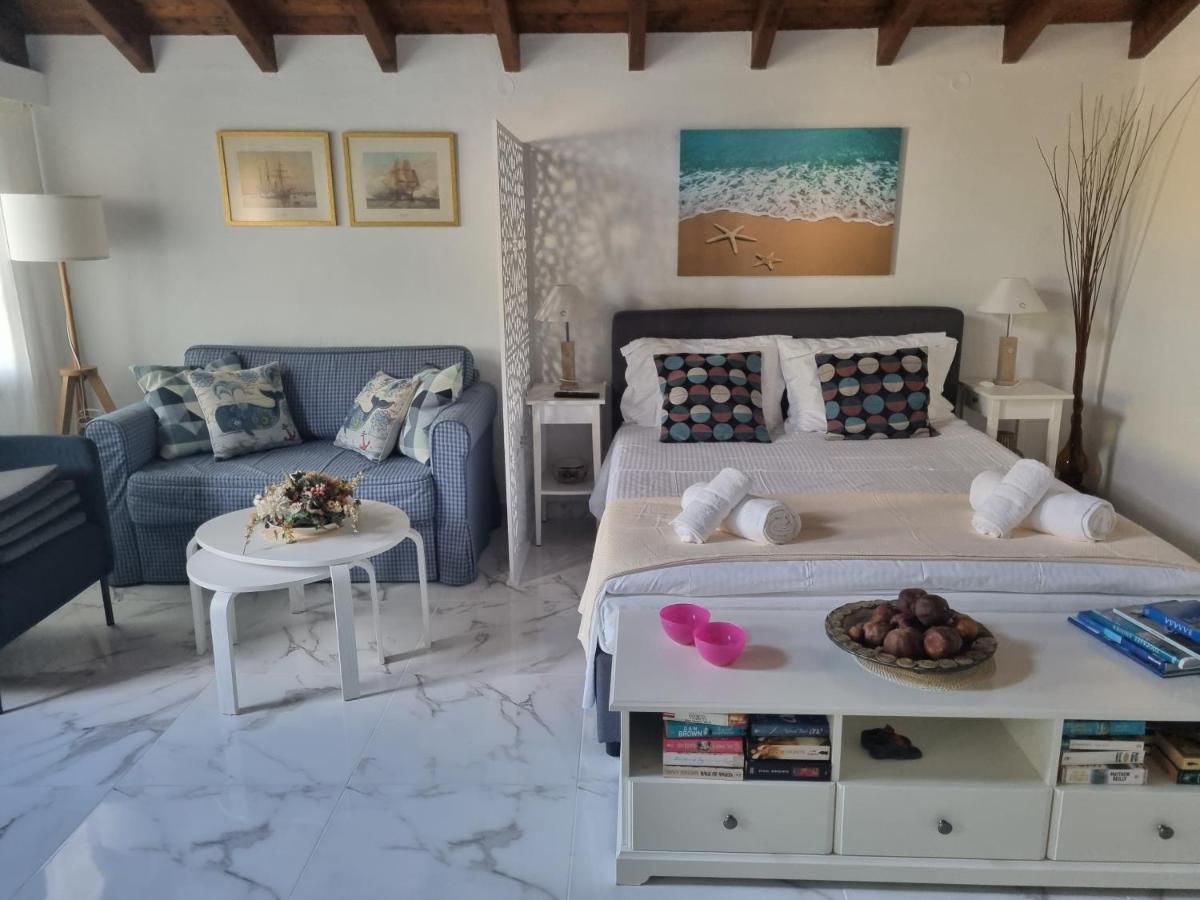 Tellina Skiathos Town